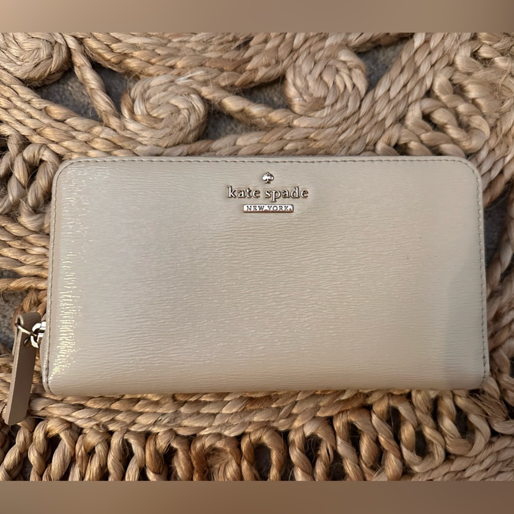 Kate Spade Cameron Street Lacey Zip Around Wallet in Cream Accordion Style